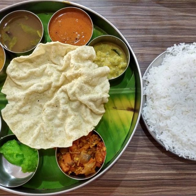 A simple lunch on a country road